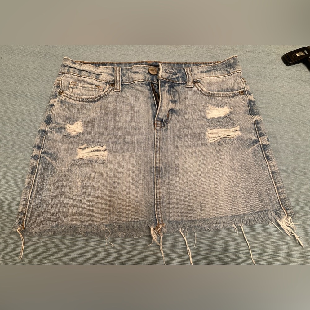 NWOT Aeropostale Women’s Blue Jean Distressed Mini Skirt Size 00